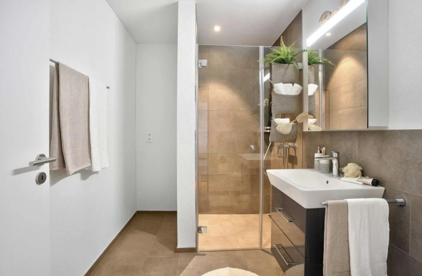 Modernes Apartment mit einzigartiger Aussicht - Foto 6 von 12