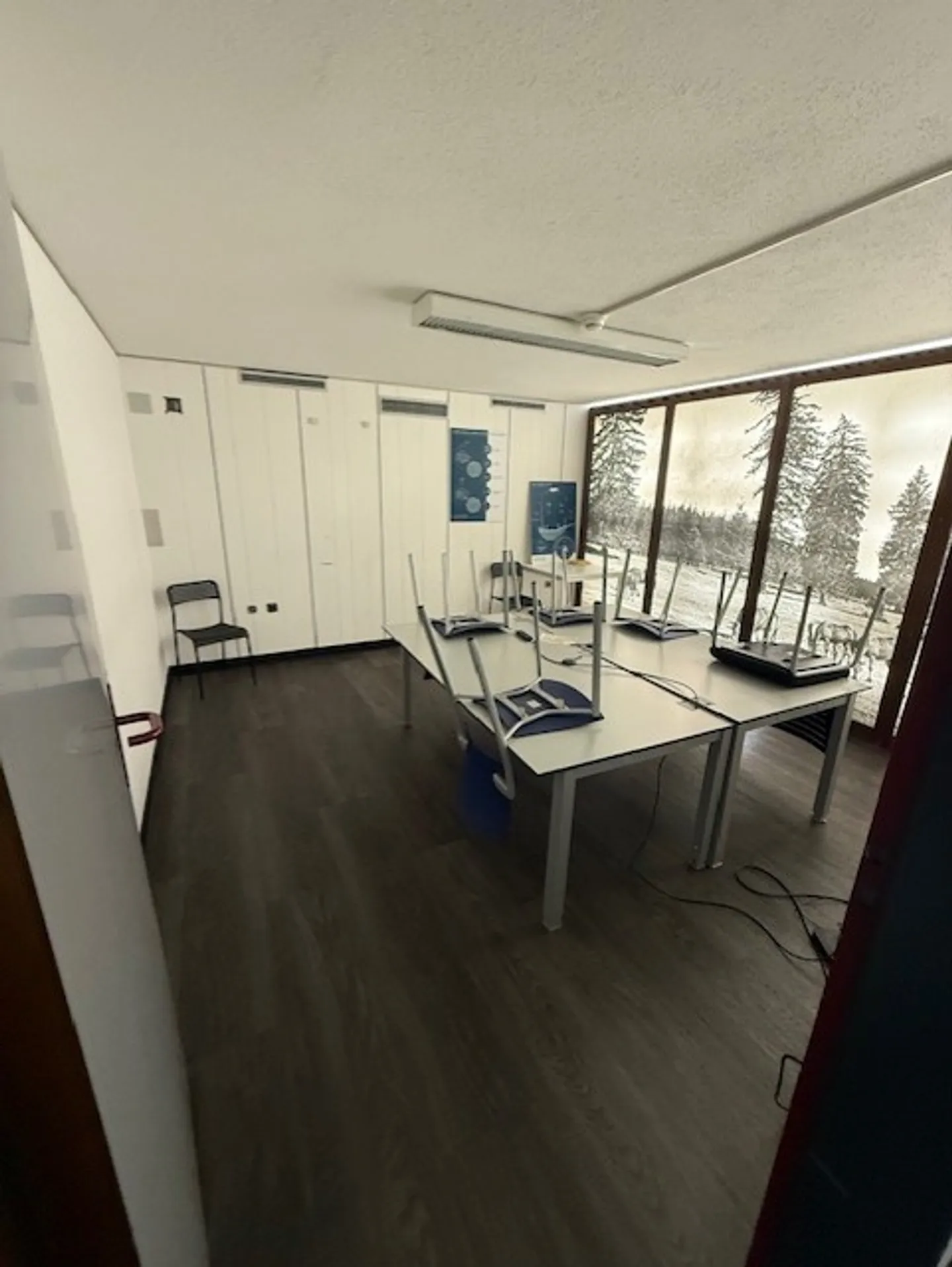 For rent in a large industrial, artisanal and administrative complex. 3 areas of 407 m² - Photo 3 of 20