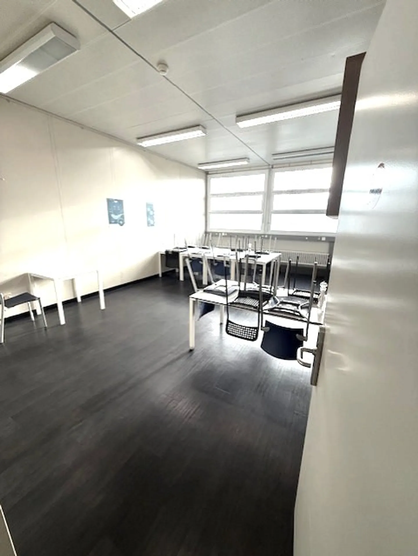 For rent in a large industrial, artisanal and administrative complex. 3 areas of 407 m² - Photo 11 of 20