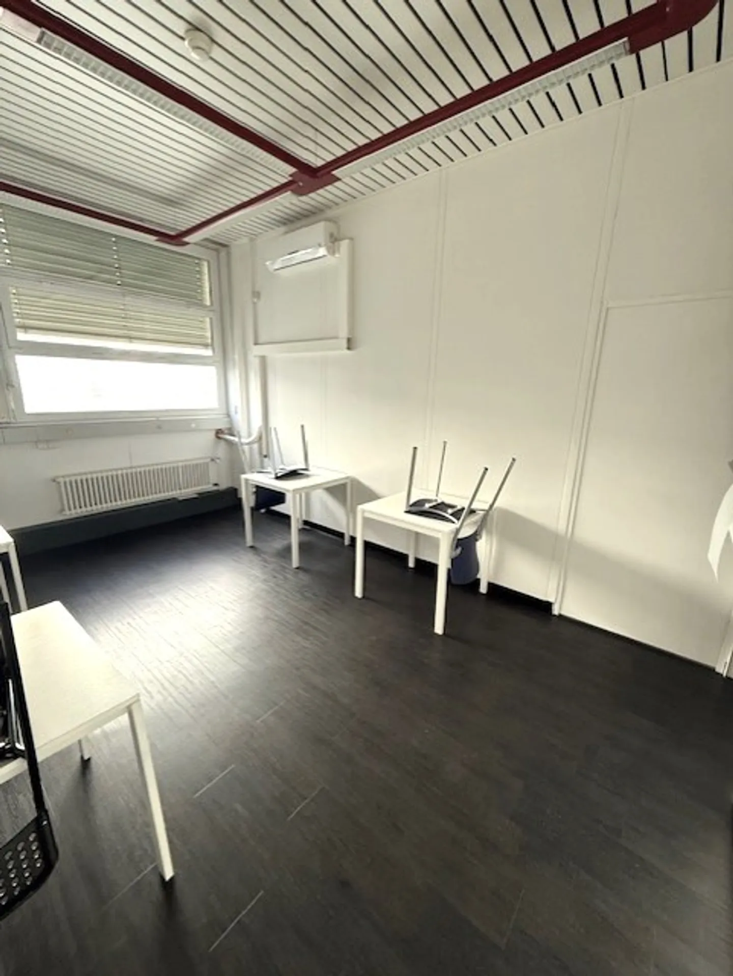 For rent in a large industrial, artisanal and administrative complex. 3 areas of 407 m² - Photo 13 of 20