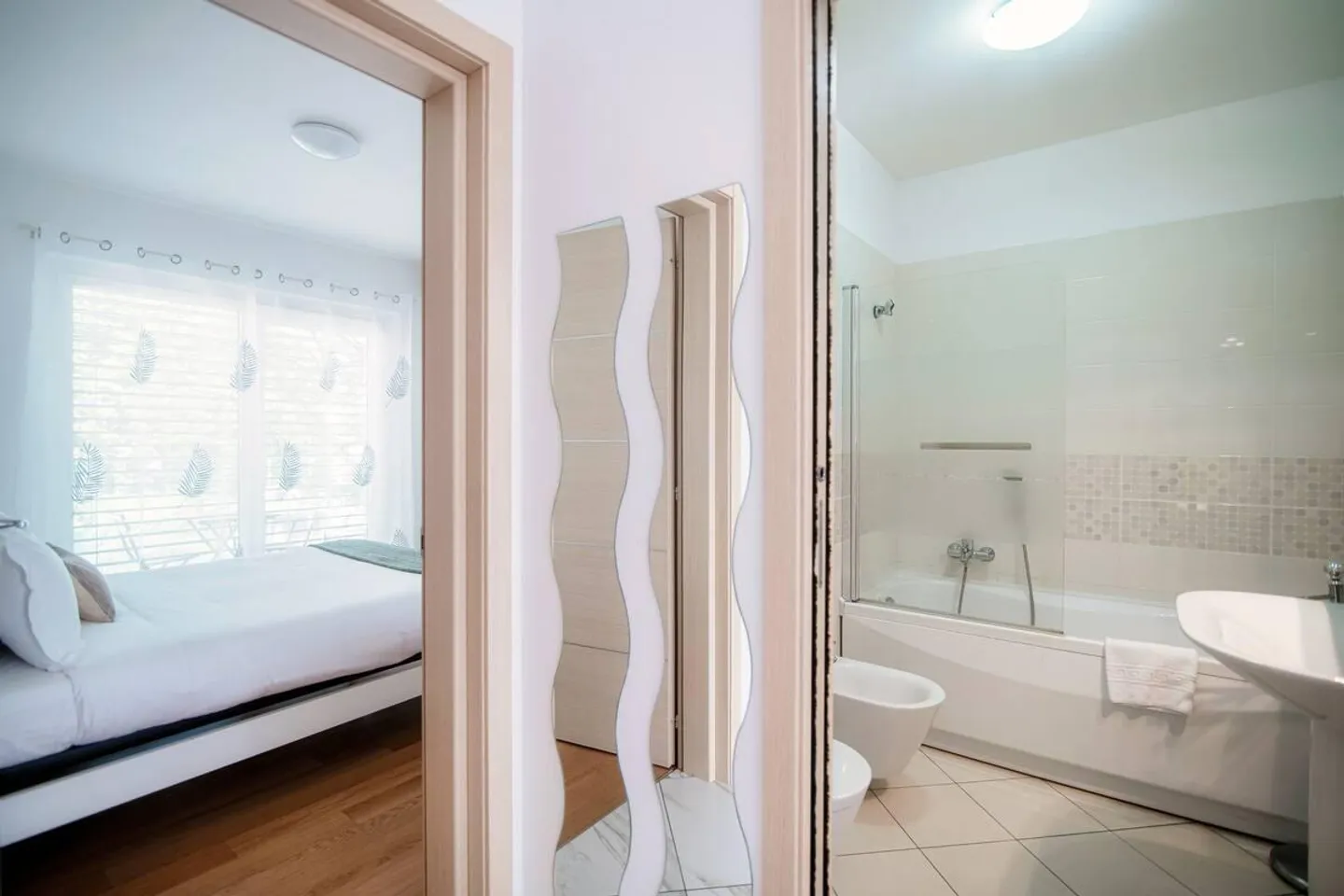 Modern 2.5 room apartment with balcony in the center of Lugano - Photo 4 of 10