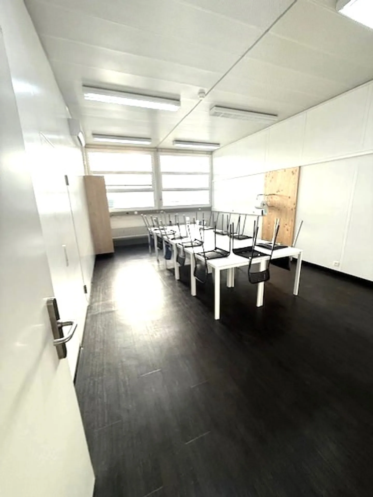 For rent in a large industrial, artisanal and administrative complex. 3 areas of 407 m² - Photo 19 of 20