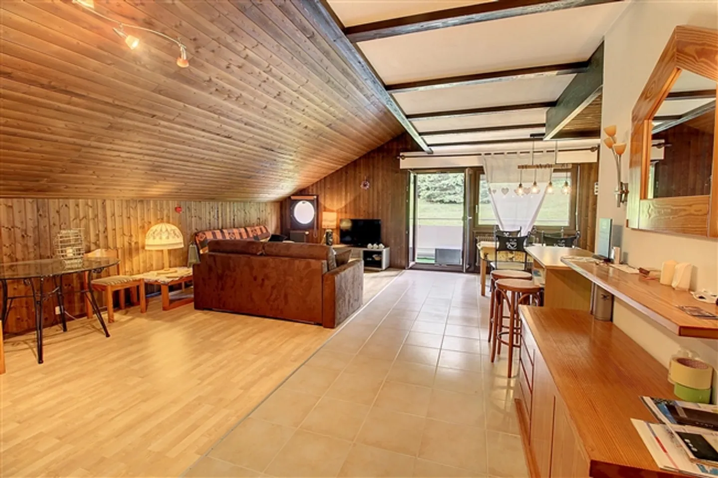 Opportunité unique - Appartement sous les combles lumineux avec balcon sud à Torgon - Photo 2 sur 7