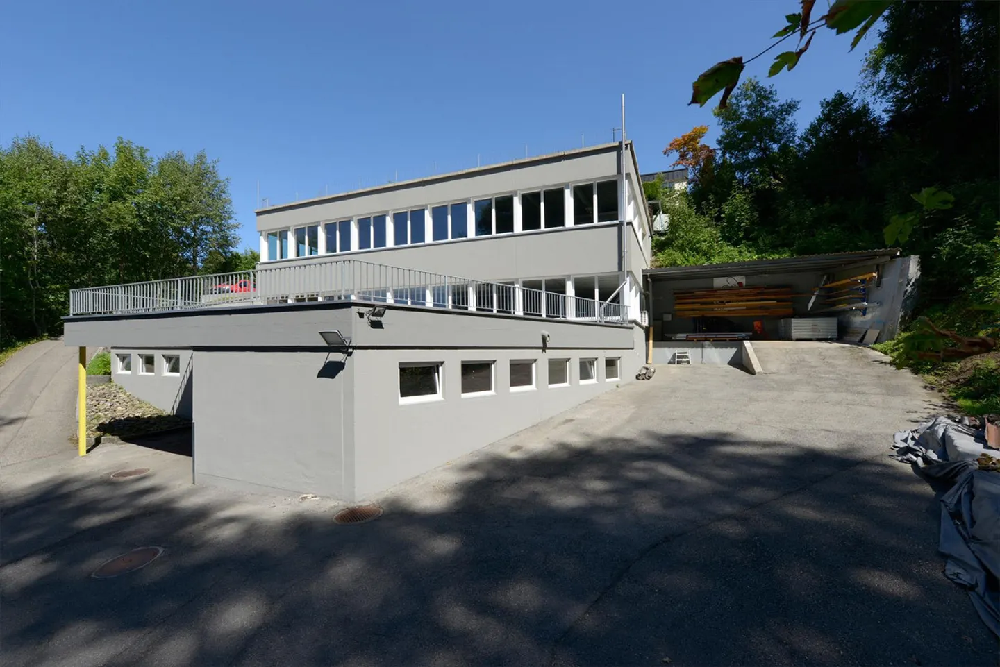 Attractive commercial property for conversion (residential) - Photo 4 of 21