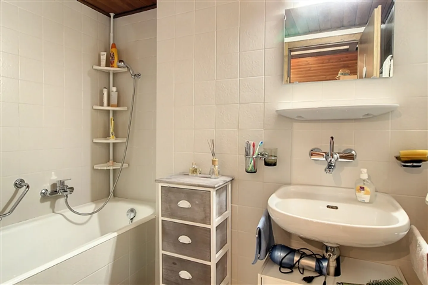 Opportunité unique - Appartement sous les combles lumineux avec balcon sud à Torgon - Photo 5 sur 7