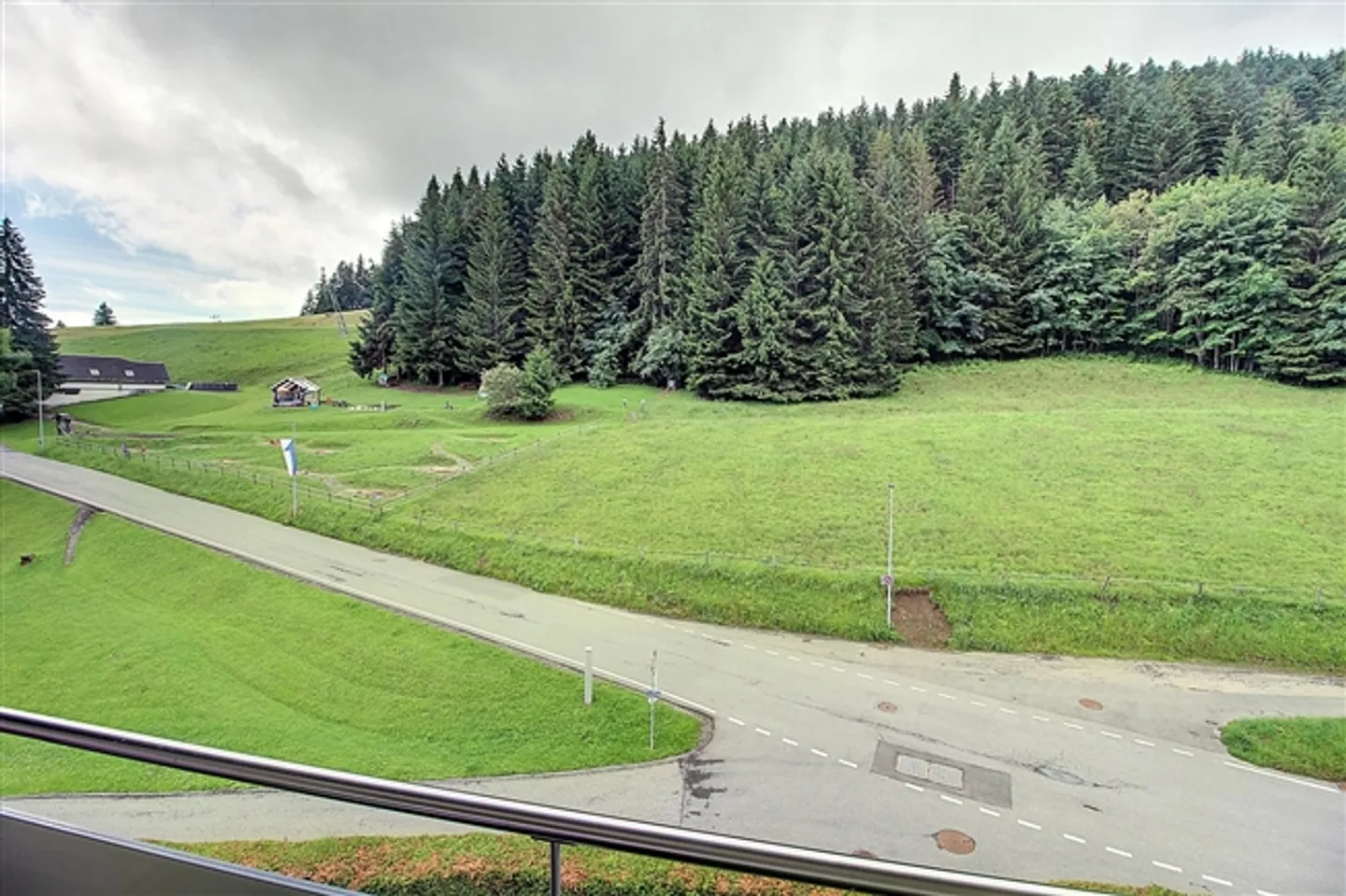 Opportunité unique - Appartement sous les combles lumineux avec balcon sud à Torgon - Photo 7 sur 7