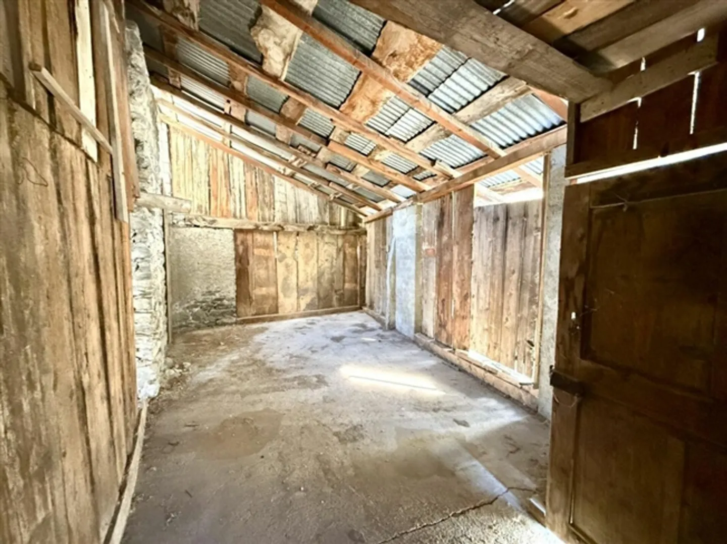 Barn 10 Rooms in Ardon - Photo 13 of 14