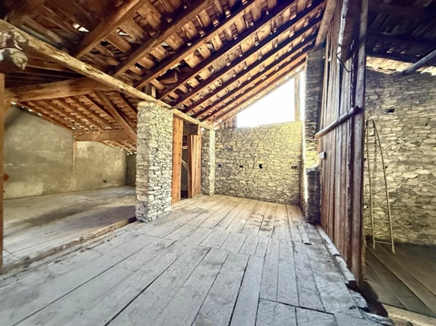 Barn 10 Rooms in Ardon - Photo 14 of 14