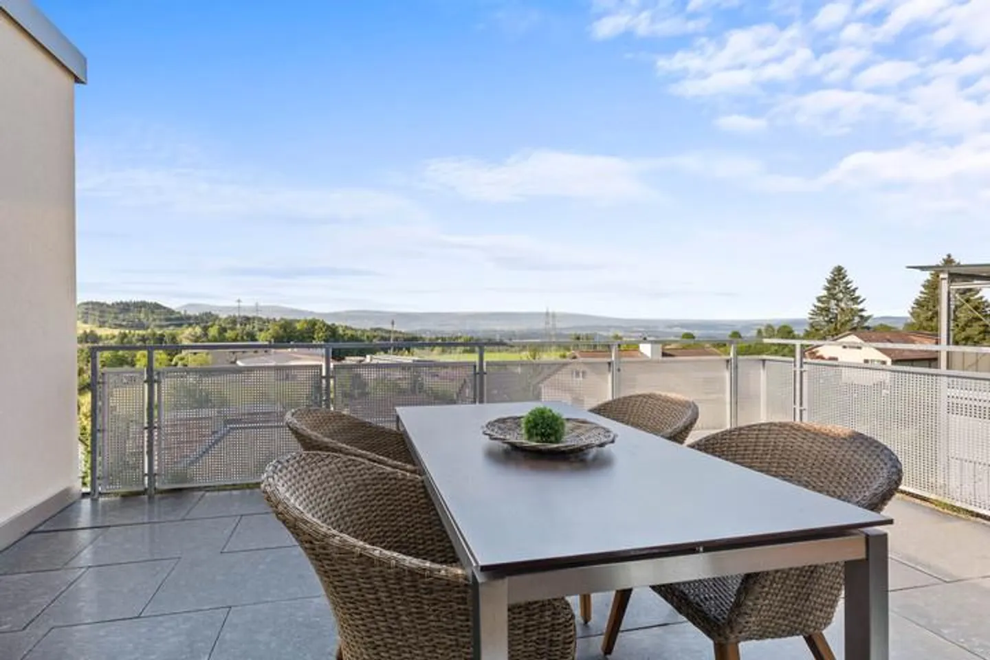 MODERNE 4.5-ZIMMER-MINERGIE-WOHNUNG IN ADETSWIL MIT ALPENBLICK - Foto 7 von 8