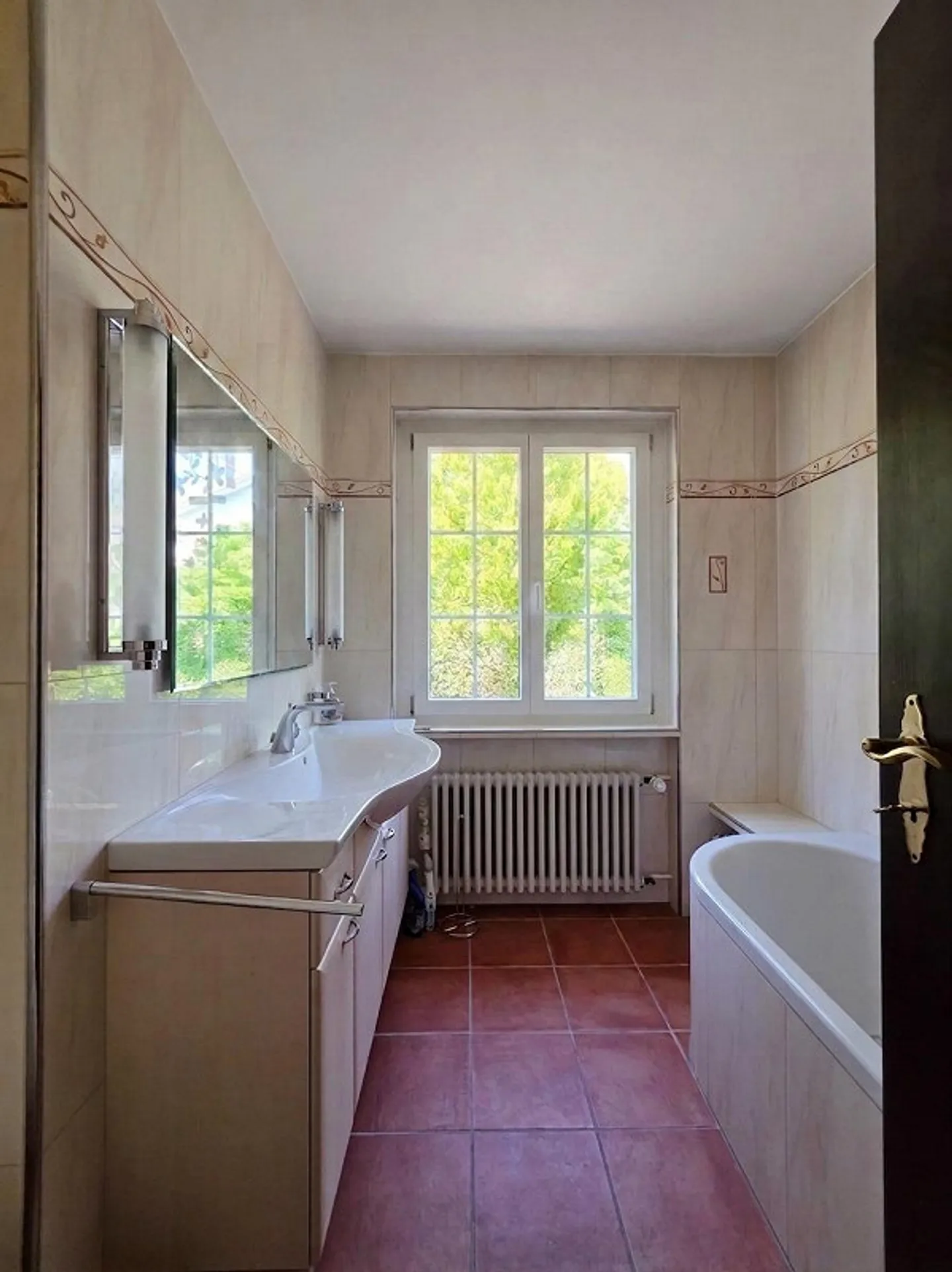 Elegante casa di campagna di 7 1/2 stanze con molto spazio e vista lontana - Foto 11 di 13