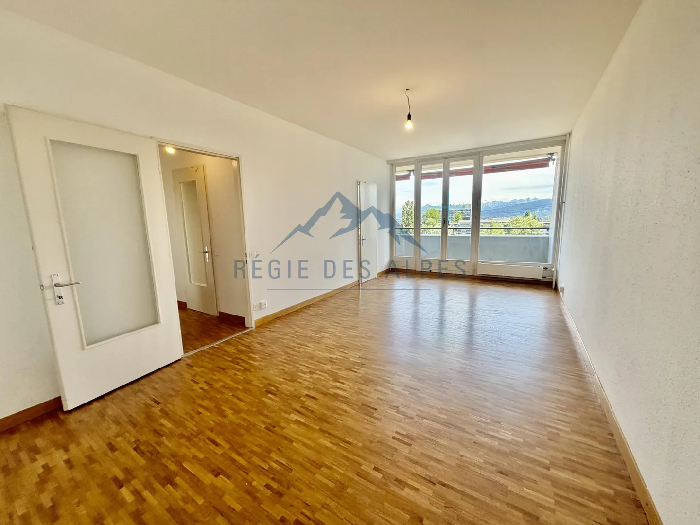 Appartement Charmant à Petit-Saconnex - Photo 2 sur 8