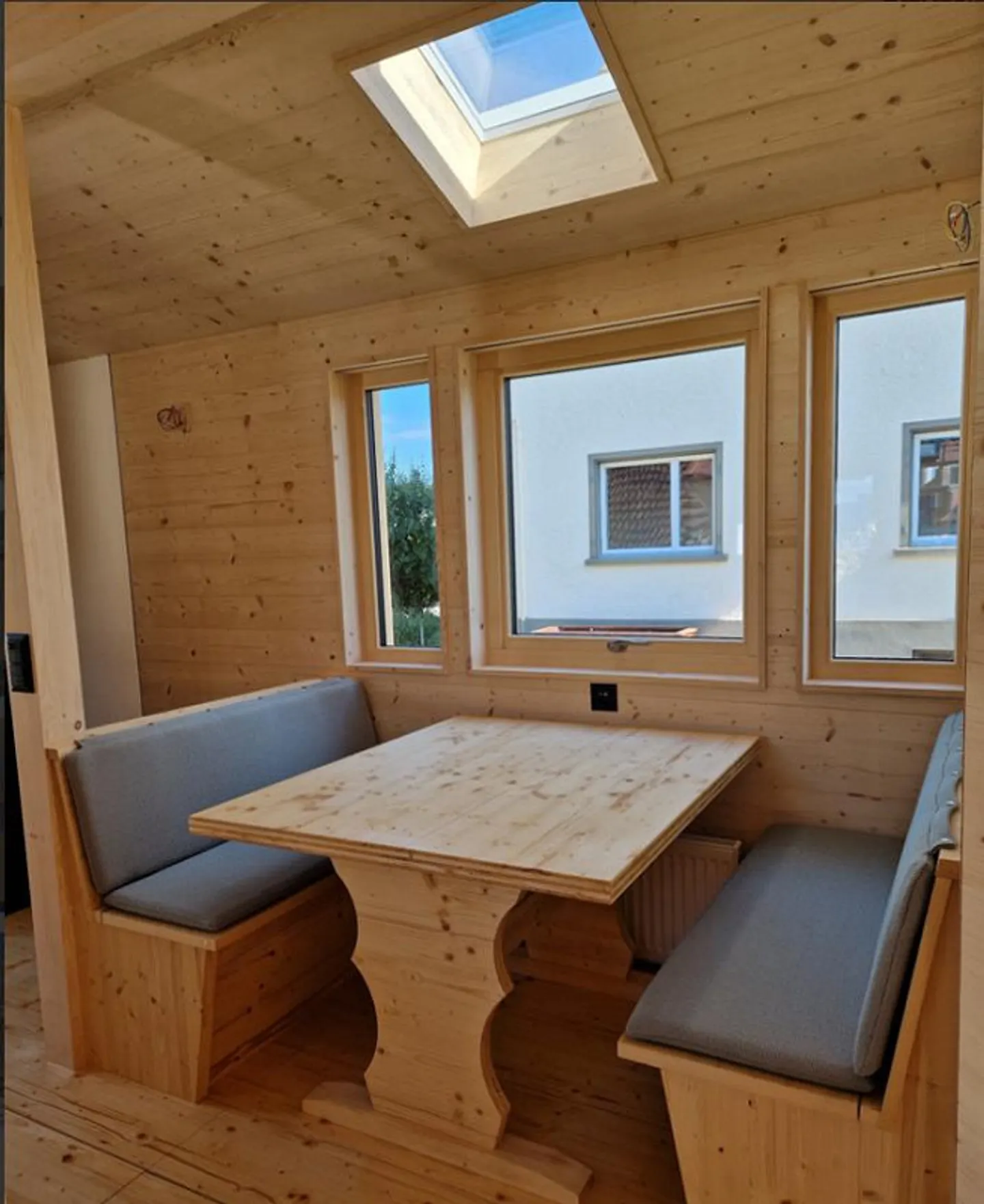 Modernes Tiny House mit Terrasse - Foto 3 von 11