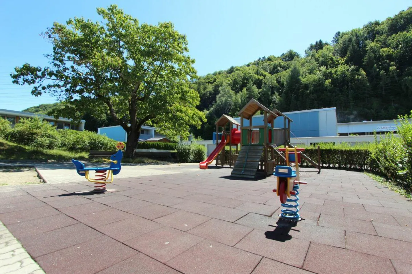 Beautiful 4.5-room apartment with balcony for rent - Photo 2 of 8