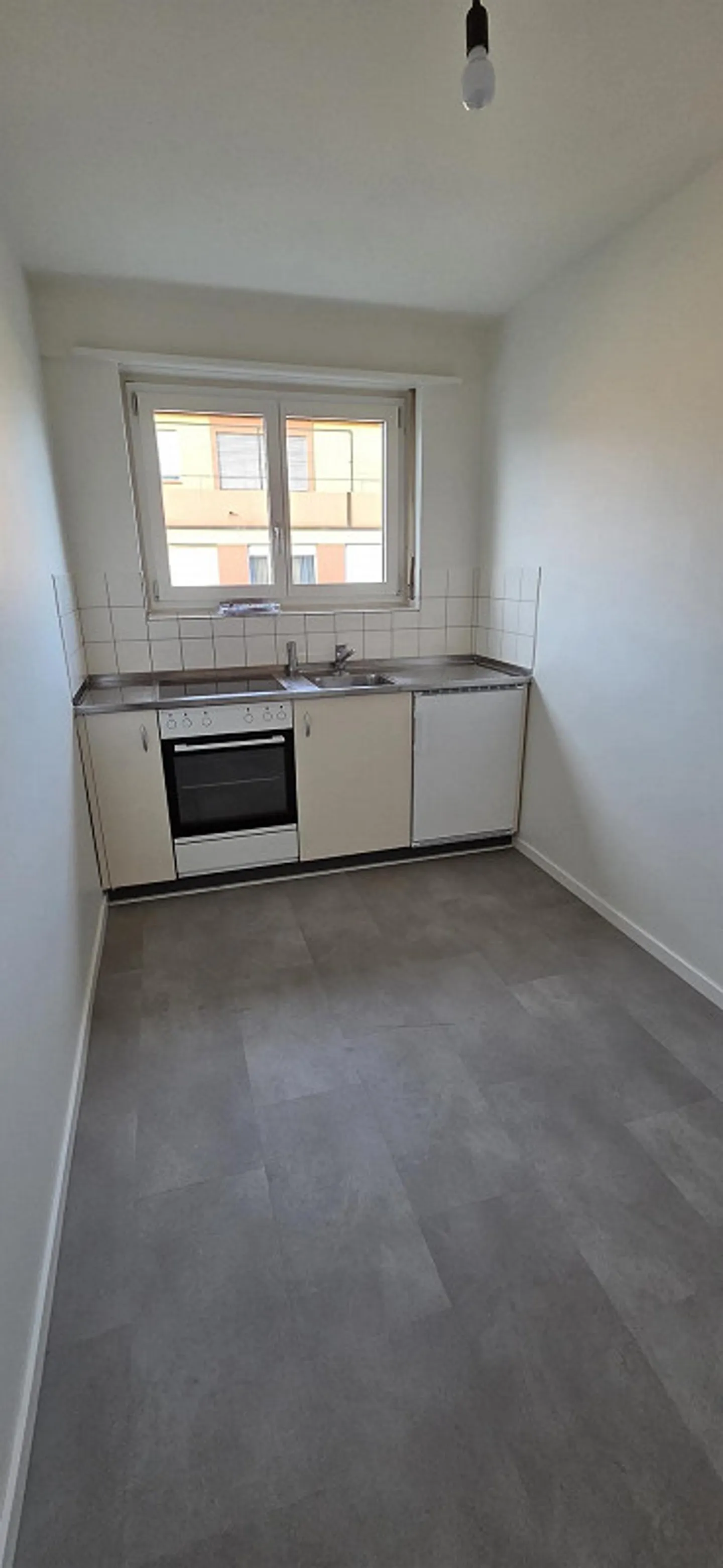 Appartement 1 pièce rénové à louer à Reinach - Photo 2 sur 7