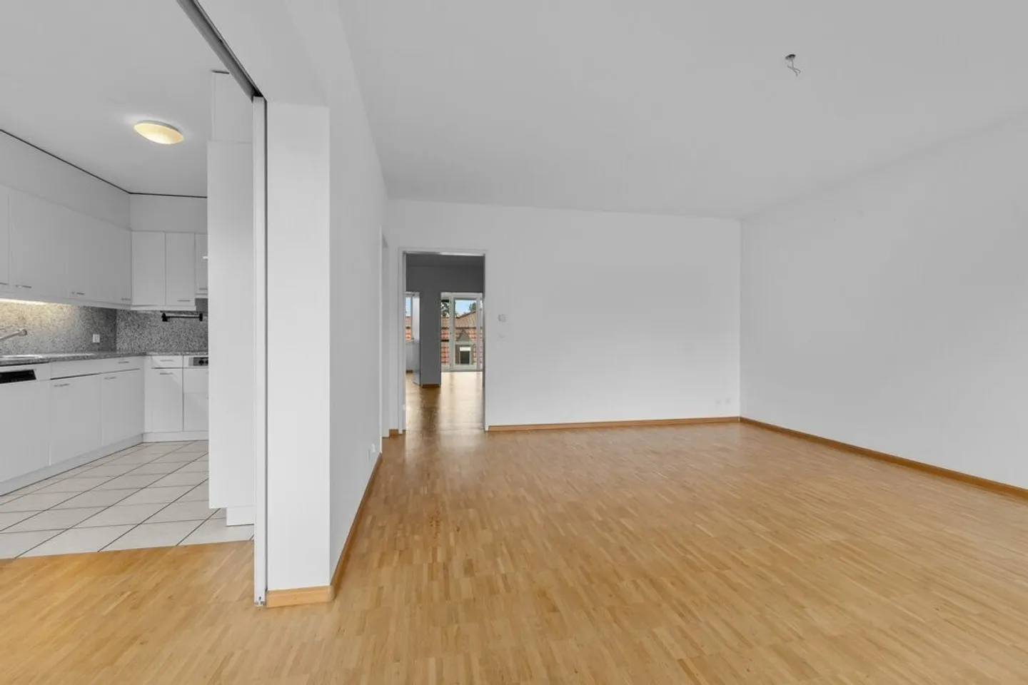 Modern 4.5-Room Apartment in Basel - Photo 5 of 12