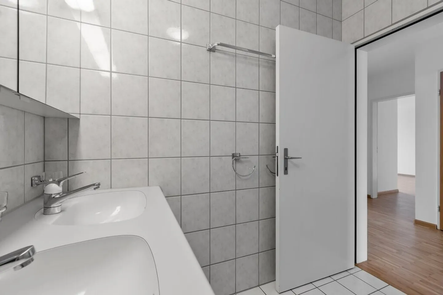 Modern 4.5-Room Apartment in Basel - Photo 8 of 12