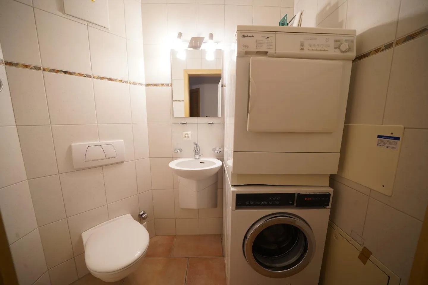 Bright 4.5-room apartment with large balcony and lift - Photo 13 of 17