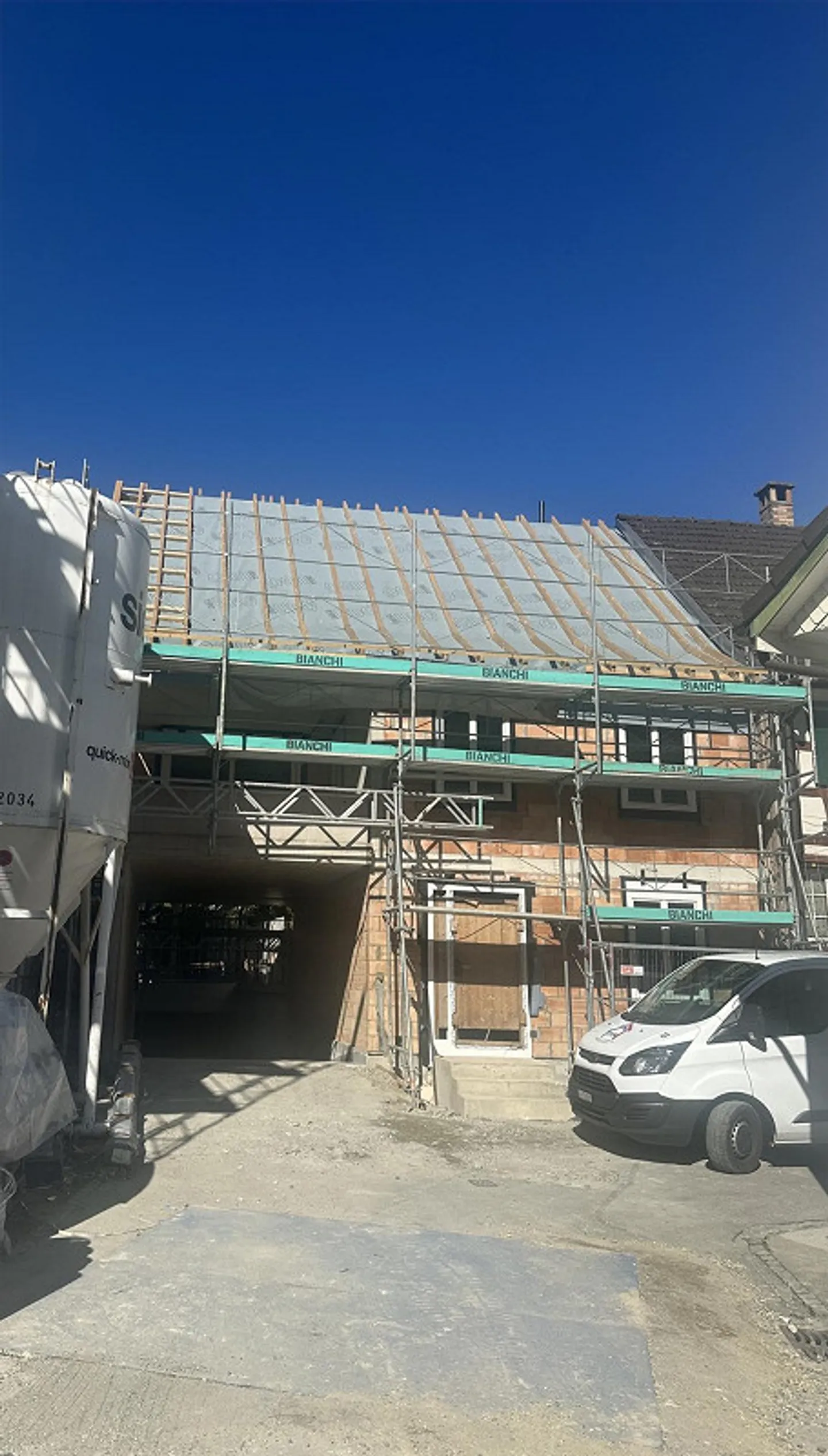 6.0 Room Single-Family House - Photo 2 of 14
