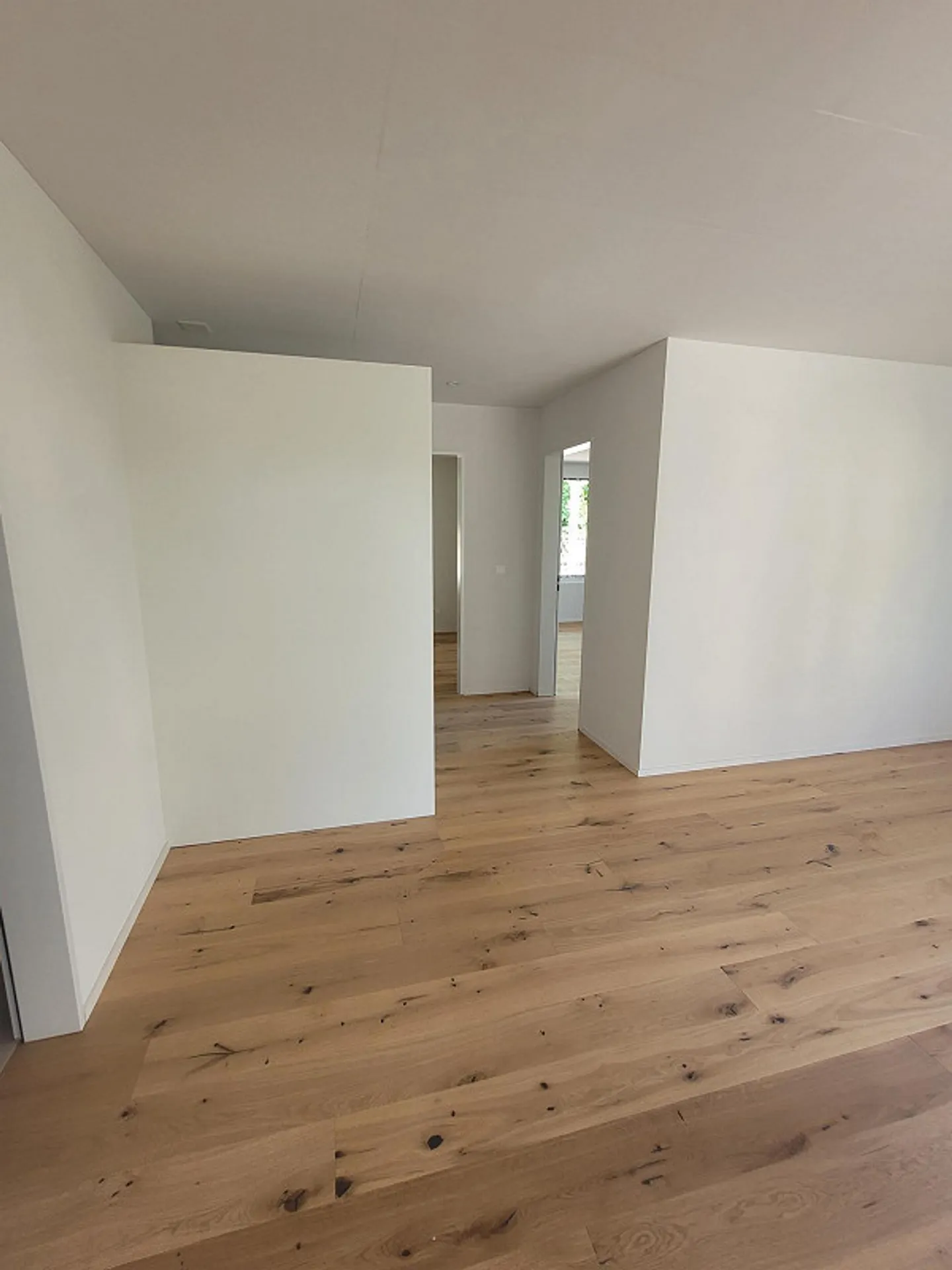 6.0 Room Single-Family House - Photo 8 of 14