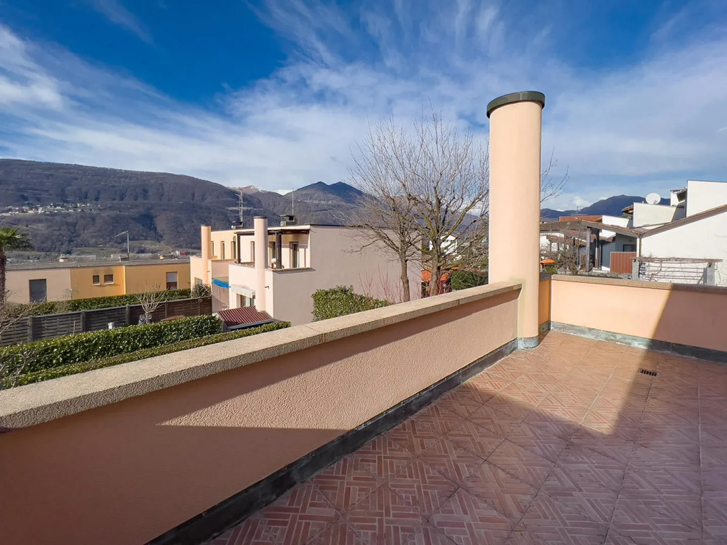 Maison de ville de tête avec vue dégagée à Vezia - Photo 9 sur 17