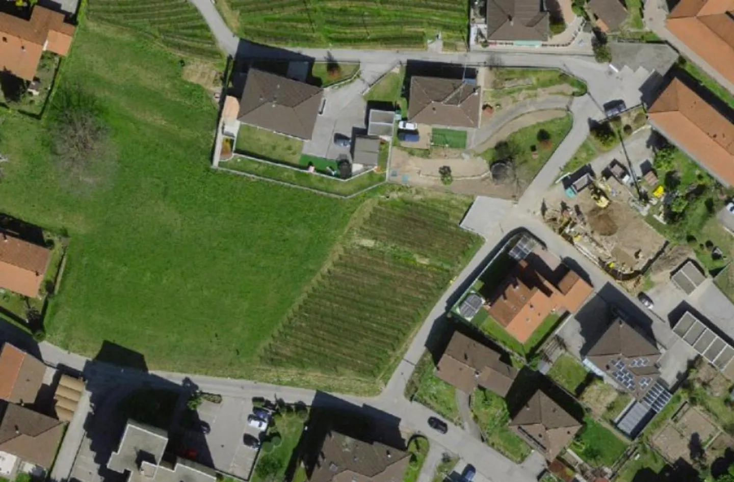 Splendid building plot, divisible (min. 350 sqm) in Balerna - Photo 1 of 2