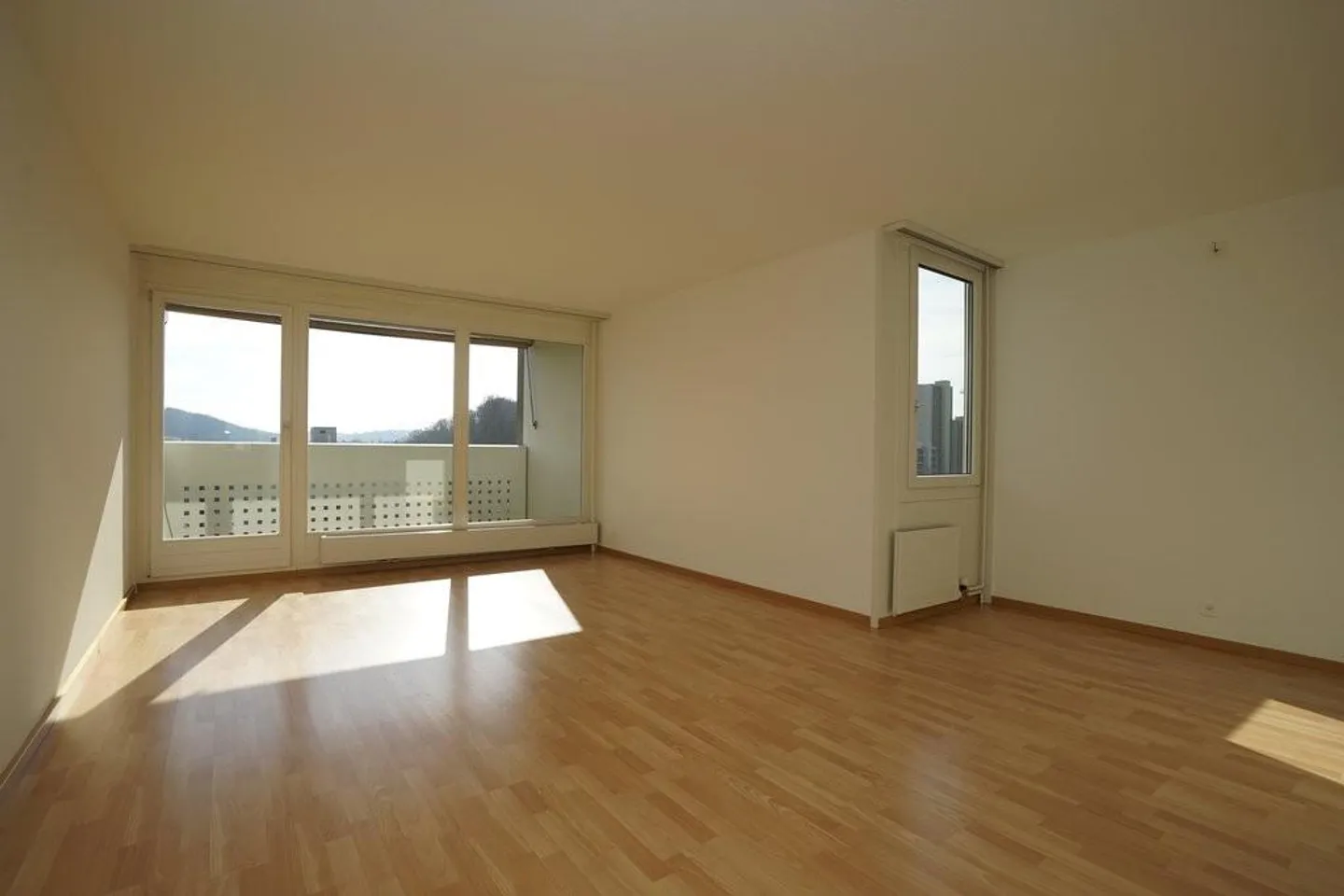 Appartement lumineux 3 pièces à Kleefeld - Photo 2 sur 4