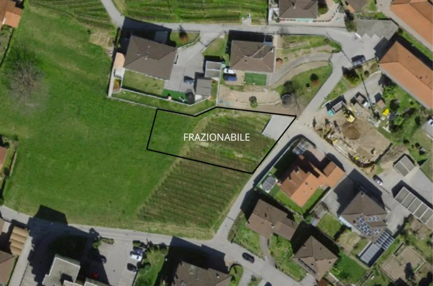 Splendid building plot, divisible (min. 350 sqm) in Balerna - Photo 2 of 2