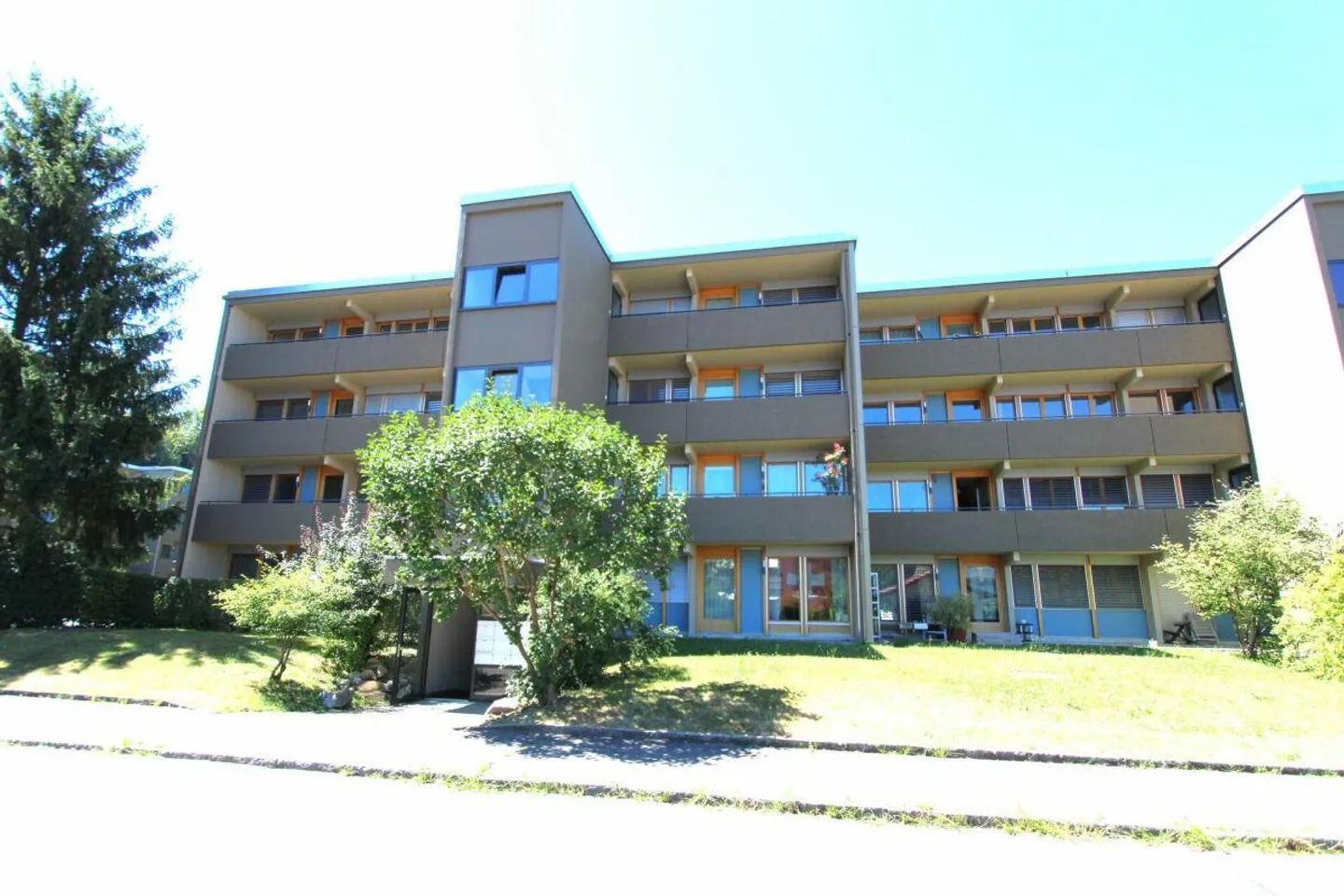 Schöne 4.5Zi-Wohnung mit Balkon zu vermieten - Photo 1 of 8