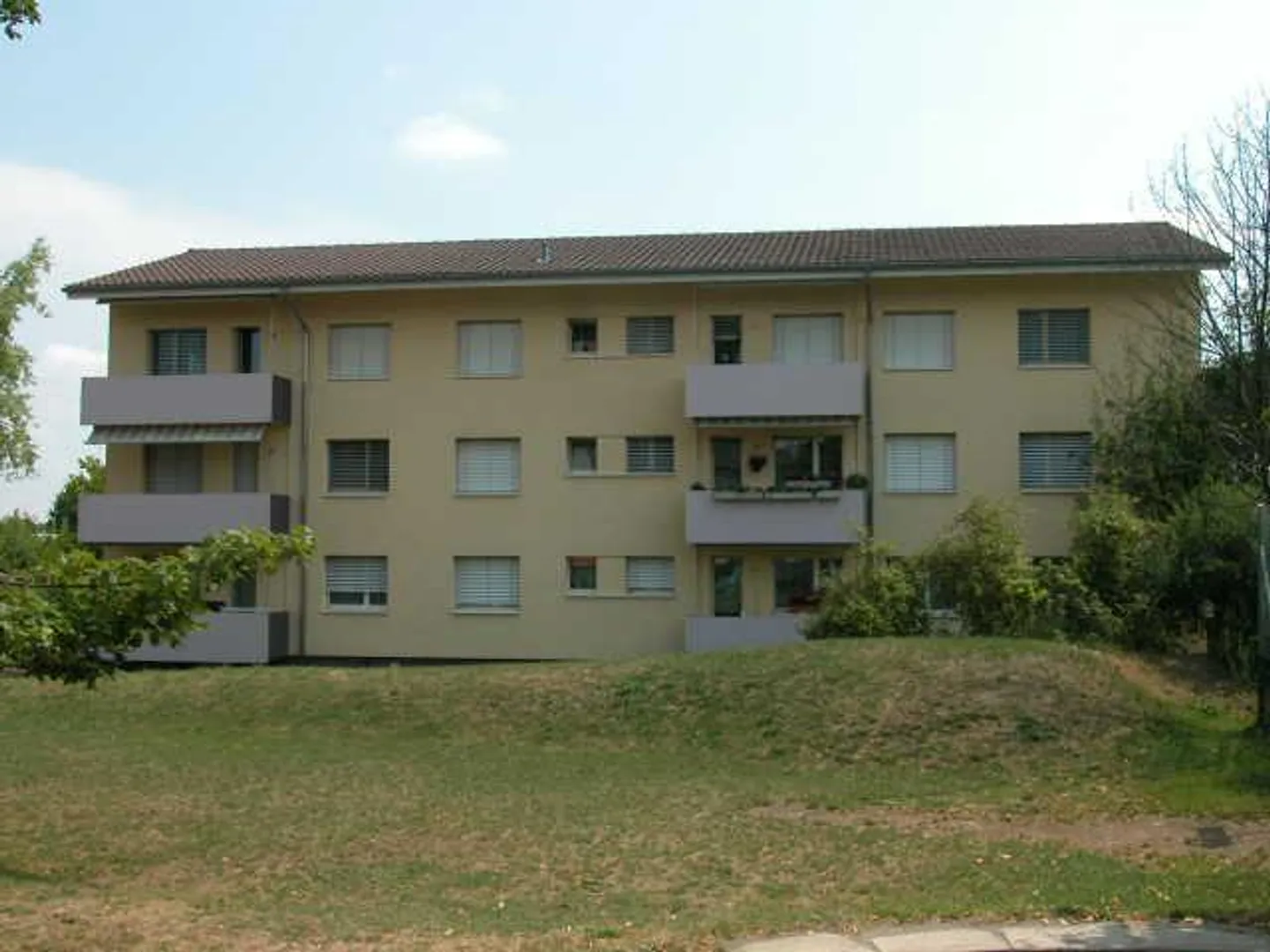 Appartement lumineux de 3 pièces au 1er étage près de la gare de Lenzburg - Photo 1 sur 4