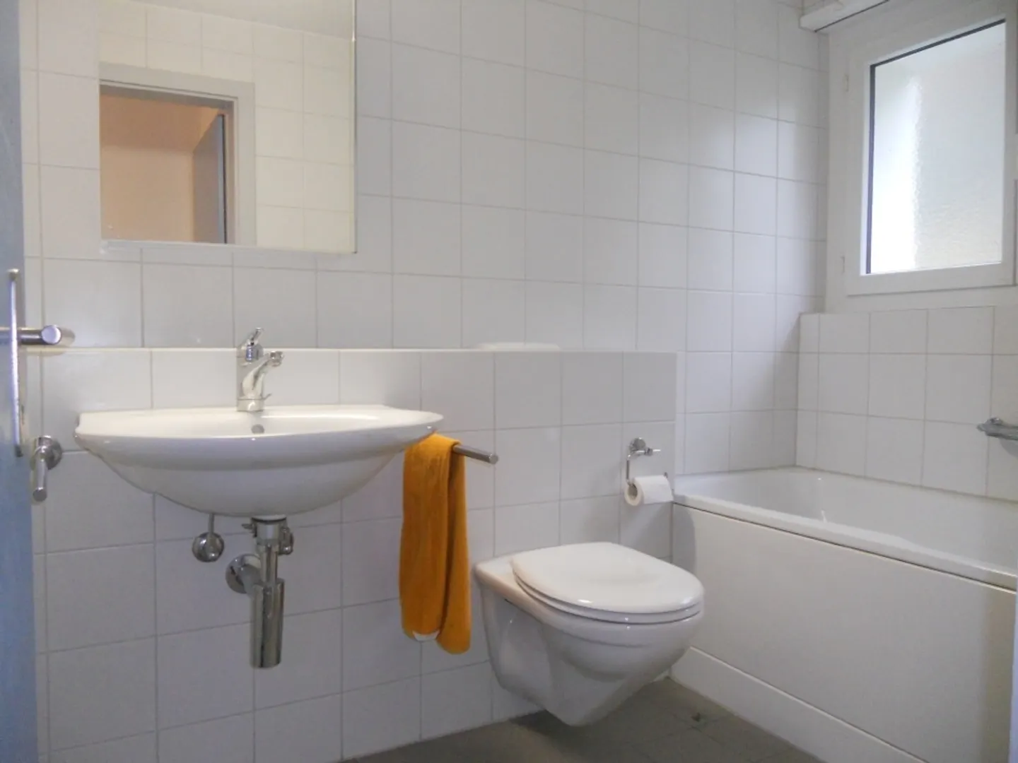 Appartamento soleggiato di 4,5 locali con vista su Thusis - Foto 3 di 7