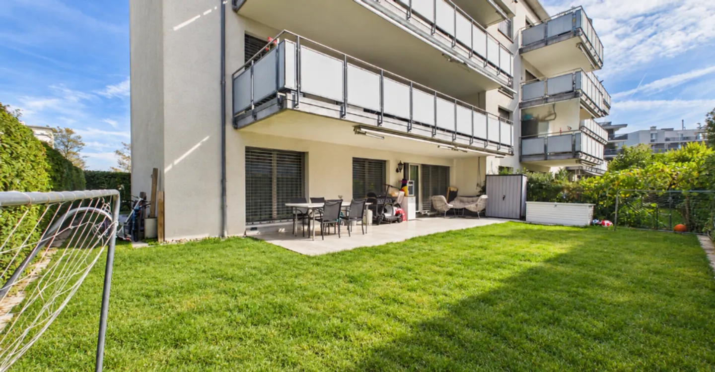 Light-flooded rooms, large garden & high-quality renovated in 2022! - Photo 1 of 11