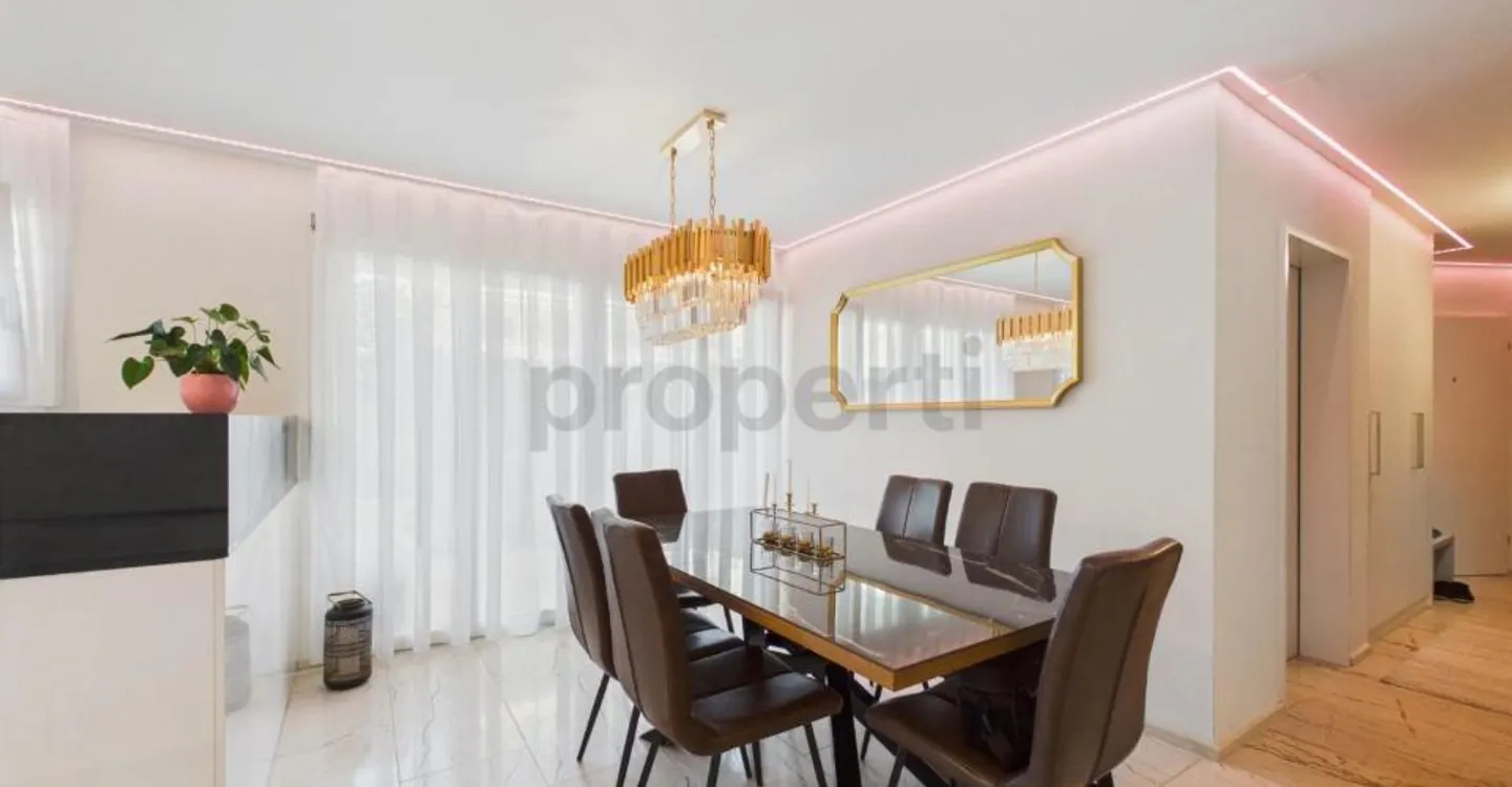 Light-flooded rooms, large garden & high-quality renovated in 2022! - Photo 2 of 11