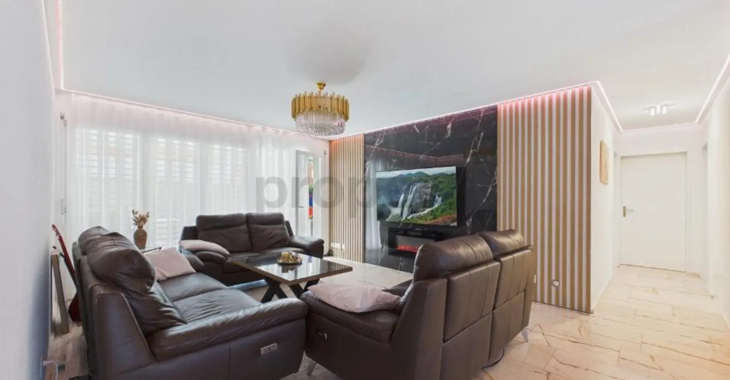Light-flooded rooms, large garden & high-quality renovated in 2022! - Photo 4 of 11