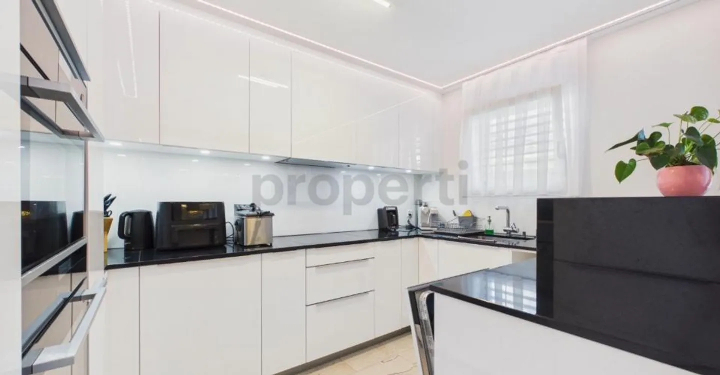 Light-flooded rooms, large garden & high-quality renovated in 2022! - Photo 5 of 11