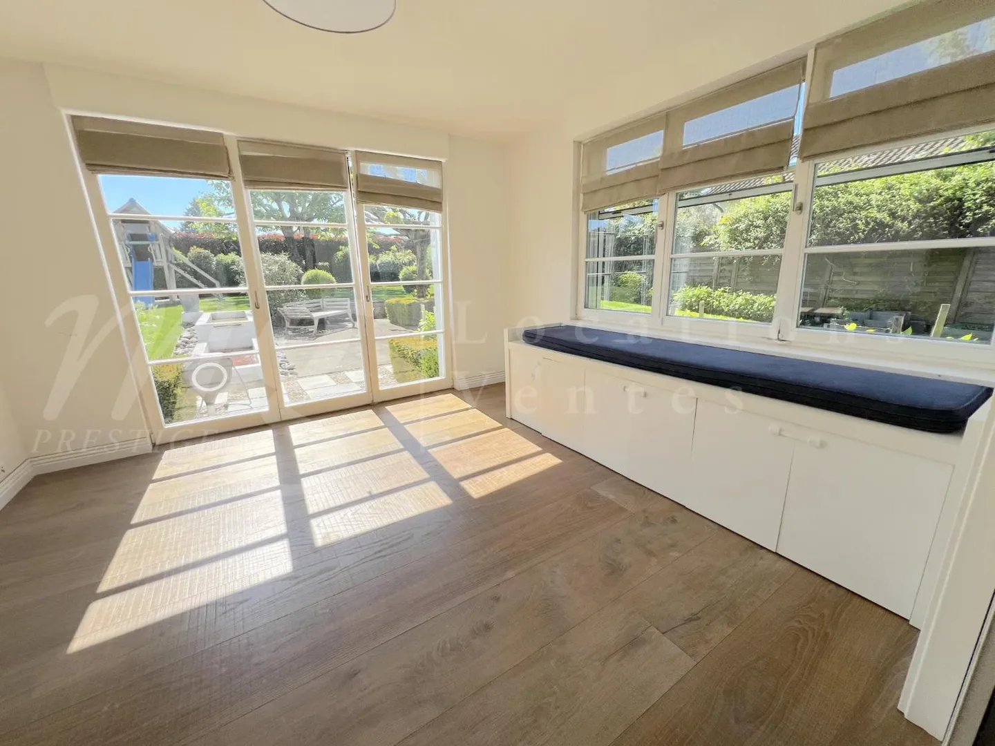 Maison moderne de 8 pièces - Photo 4 sur 10