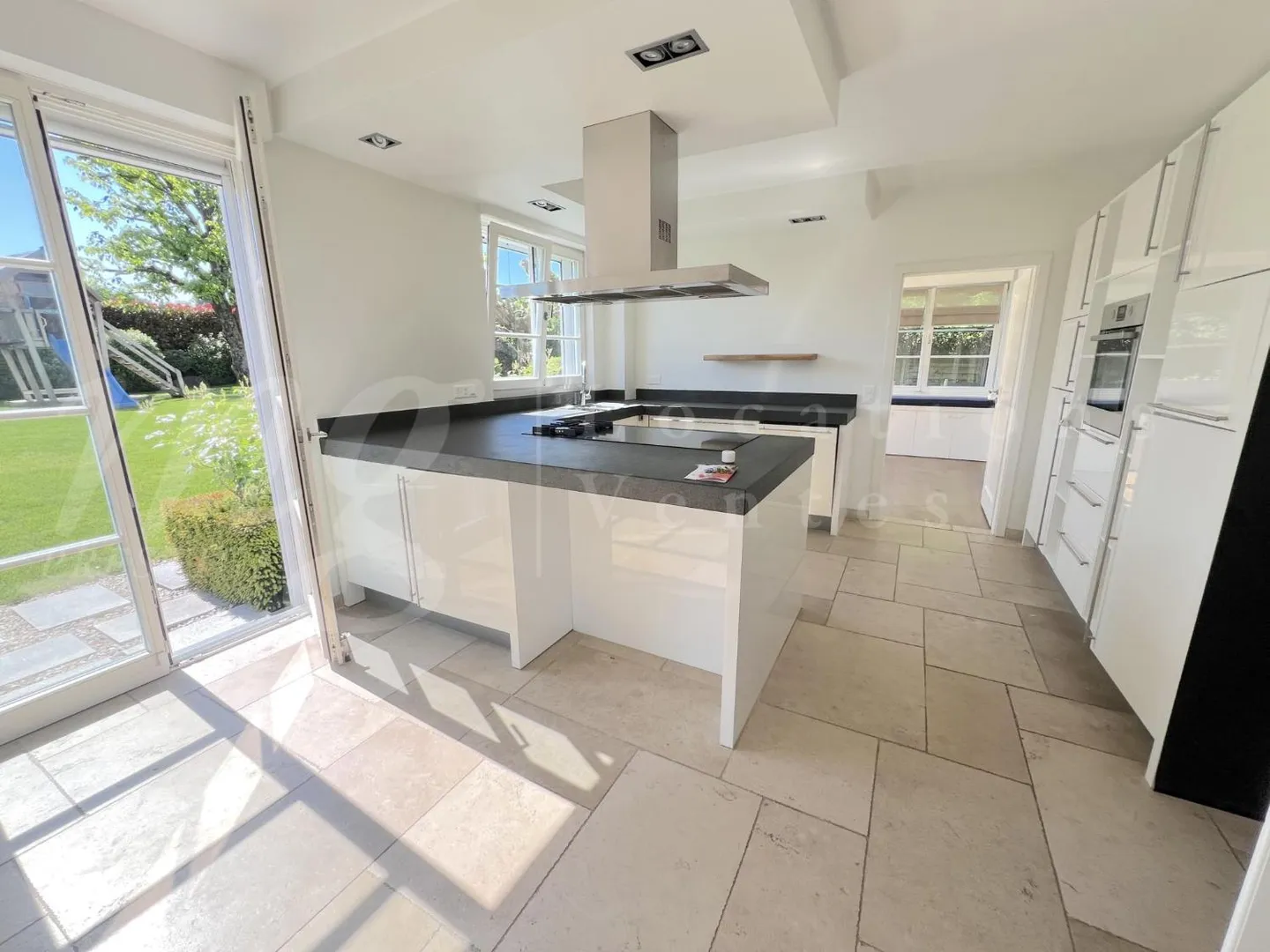 Maison moderne de 8 pièces - Photo 1 sur 10