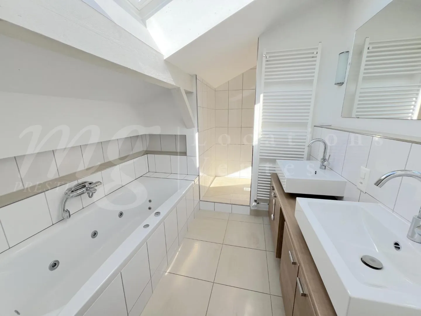 Maison moderne de 8 pièces - Photo 7 sur 10