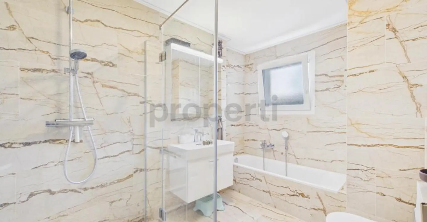 Light-flooded rooms, large garden & high-quality renovated in 2022! - Photo 10 of 11