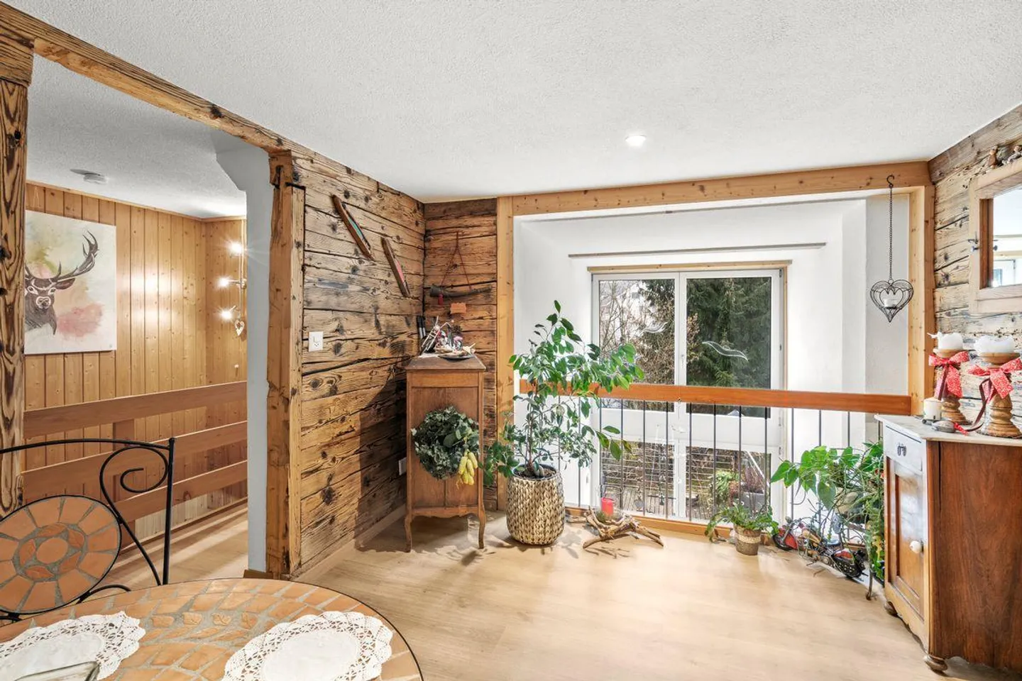 Tradizionale casa a tre famiglie di Schwyz con accesso al ruscello - Foto 8 di 13