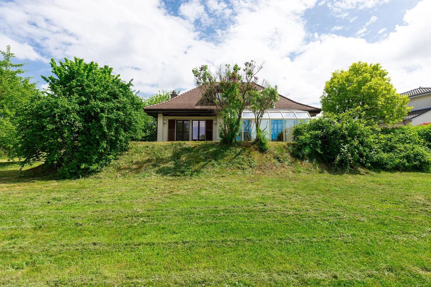 Individual villa with large plot - Single-family house with large garden - Photo 2 of 28