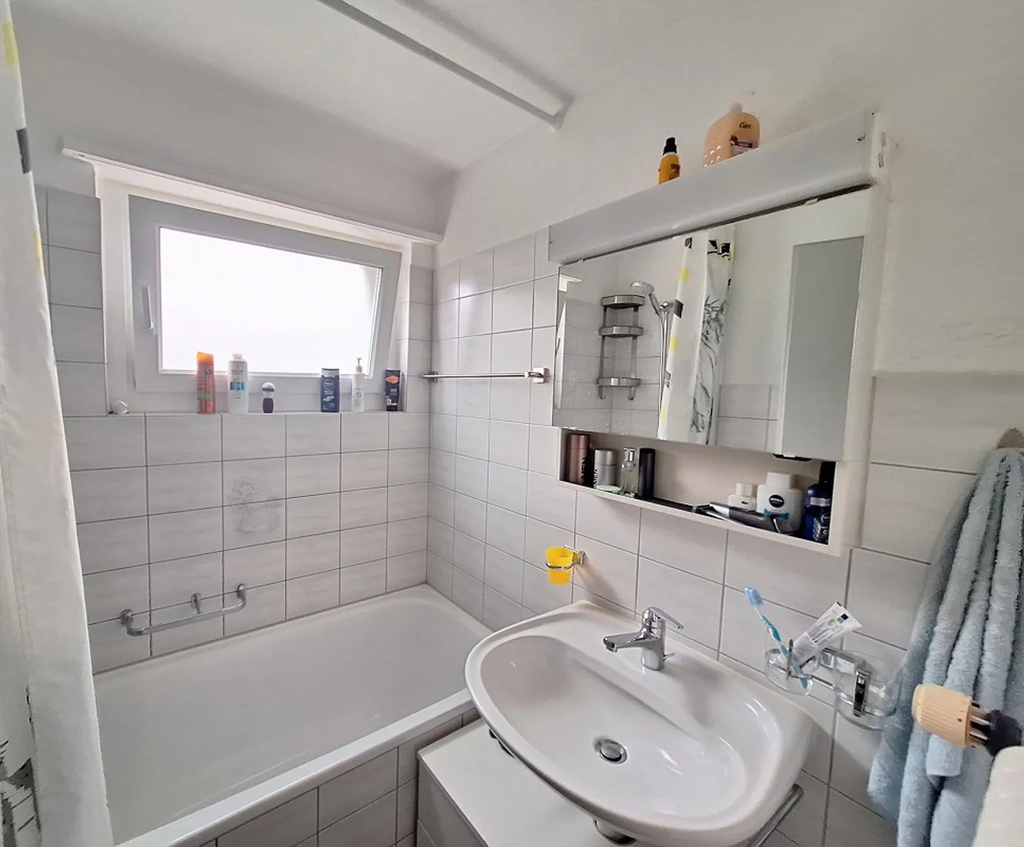 Attractive apartment in popular neighborhood - Photo 4 of 7