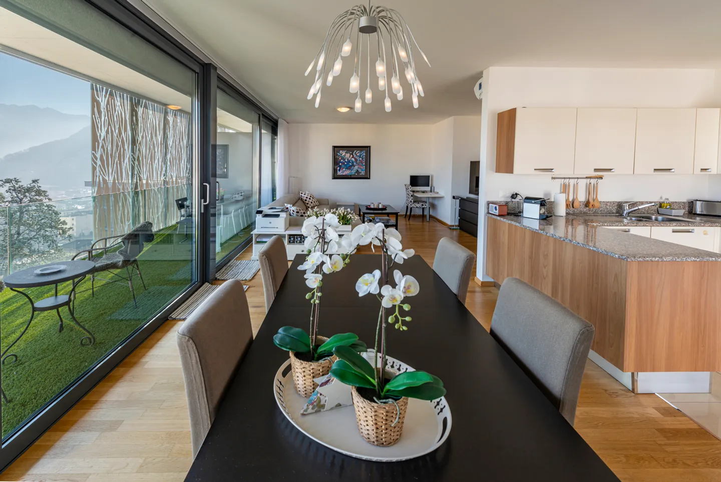 Elegante attico con vista lago - Foto 3 di 13