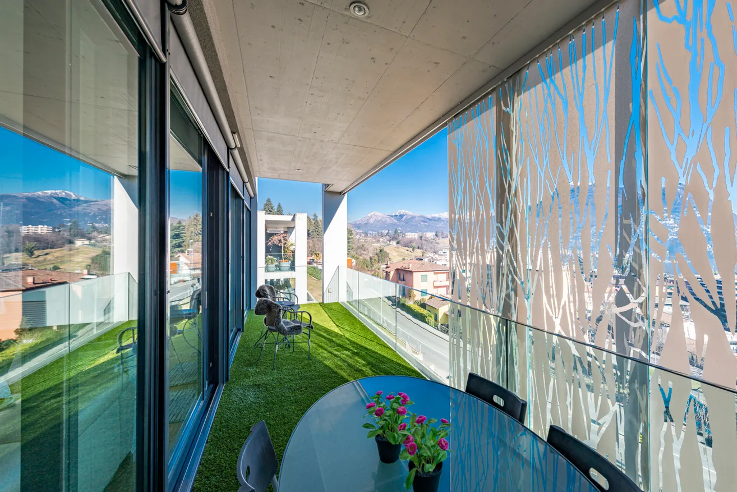 Elegante attico con vista lago - Foto 5 di 13