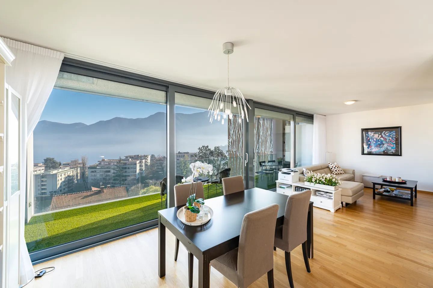 Elegante attico con vista lago - Foto 6 di 13