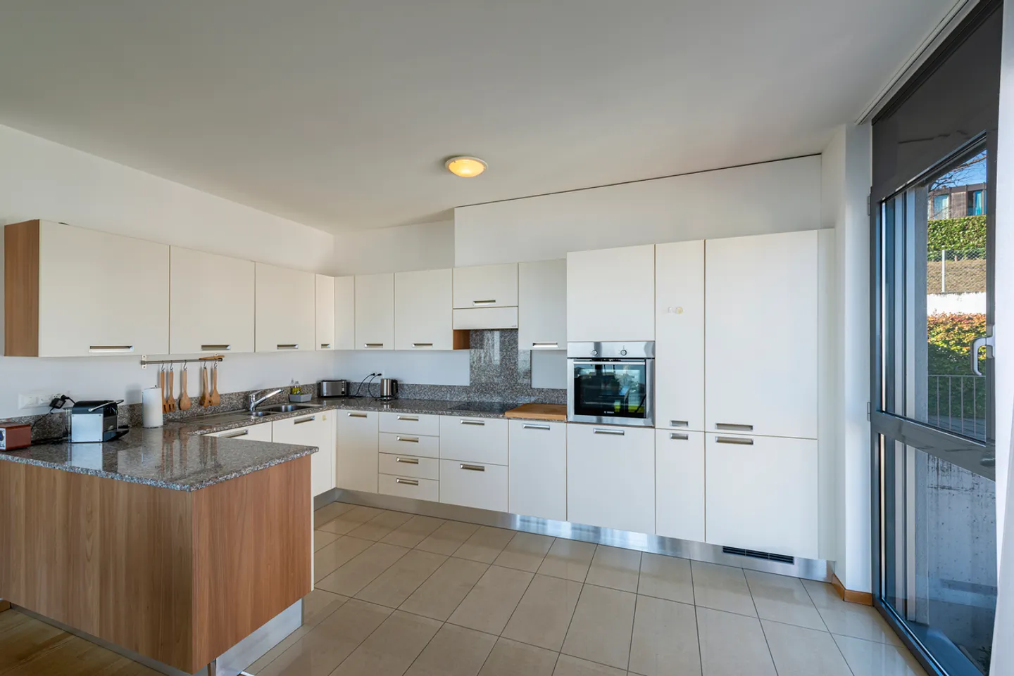 Elegante attico con vista lago - Foto 8 di 13