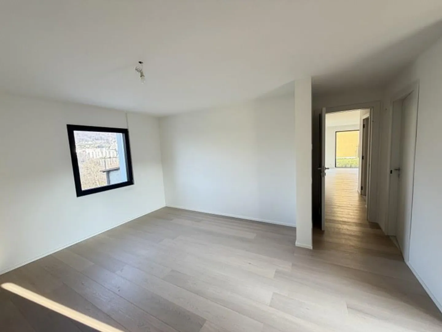 Elegante Villa Wohnung mit Garten - Foto 9 von 13