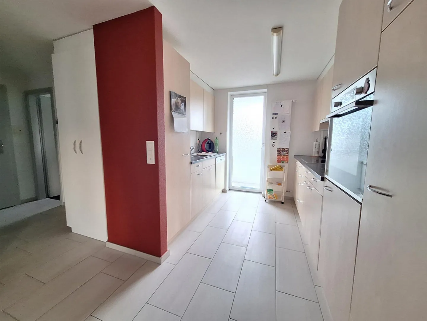 Attractive apartment in popular neighborhood - Photo 3 of 7