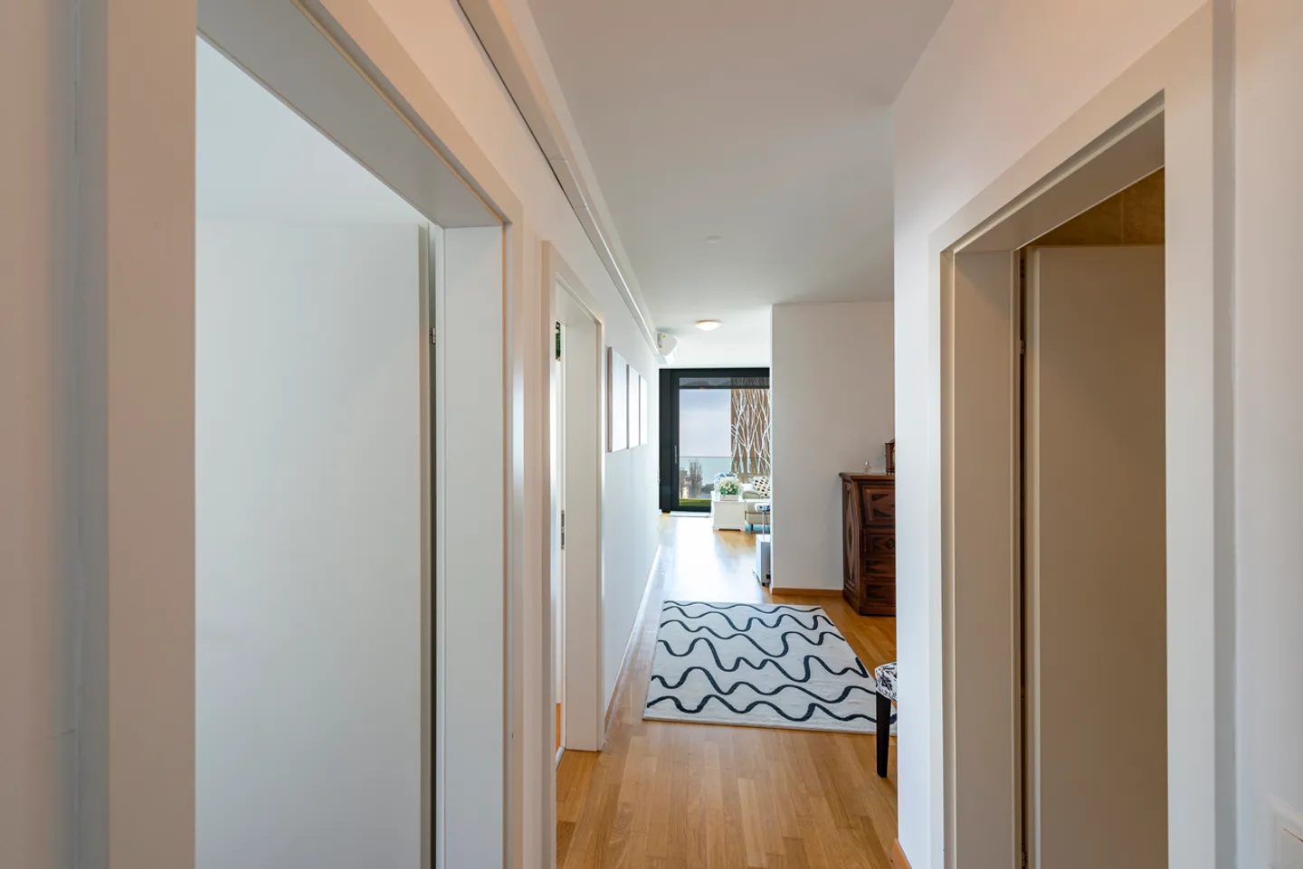 Elegante attico con vista lago - Foto 10 di 13