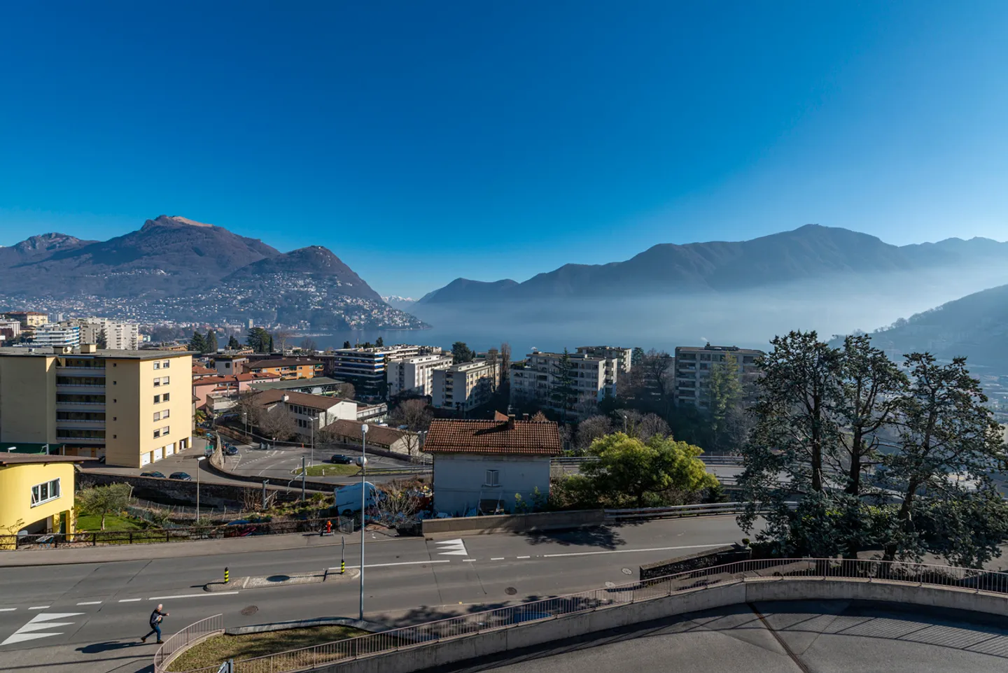 Elegante attico con vista lago - Foto 11 di 13