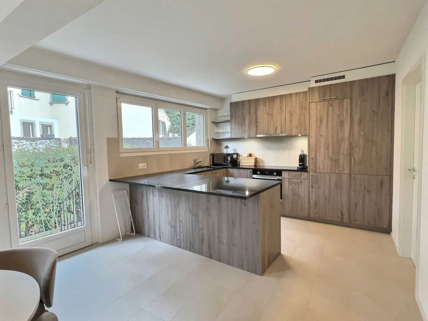 Magnificent 3.5 rooms in the center of the village - Photo 1 of 9